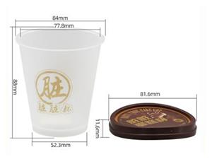 Стаканчик с крышкой с китайскими иероглифами с IML этикеткой